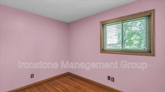Building Photo - 4956 S Maybelle Ave