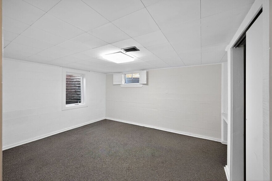 Building Photo - 120 Field St
