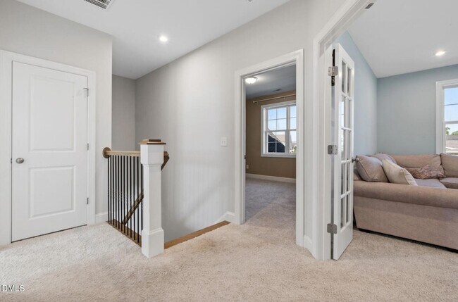 Building Photo - 217 Tumbling River Dr