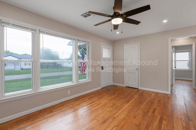 Building Photo - 314 N Birch St