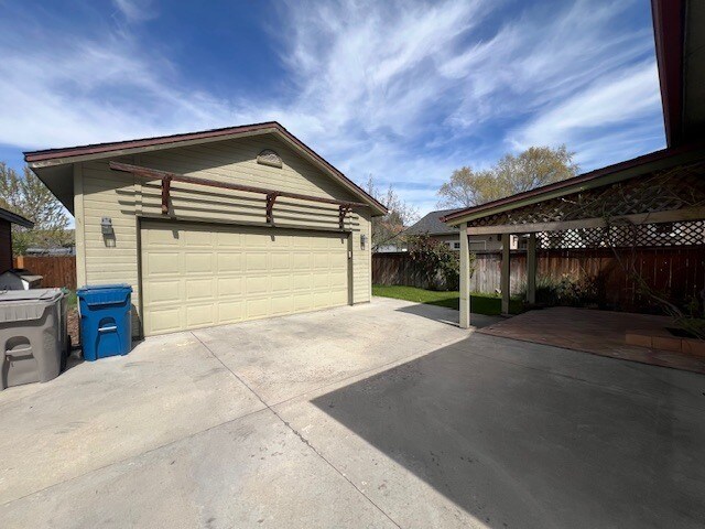 Building Photo - 2 Bed 2 Bath in Boise!