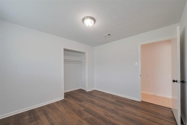 Building Photo - 7926 Jonquil Dr