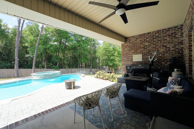 Building Photo - Pool Home in Niceville