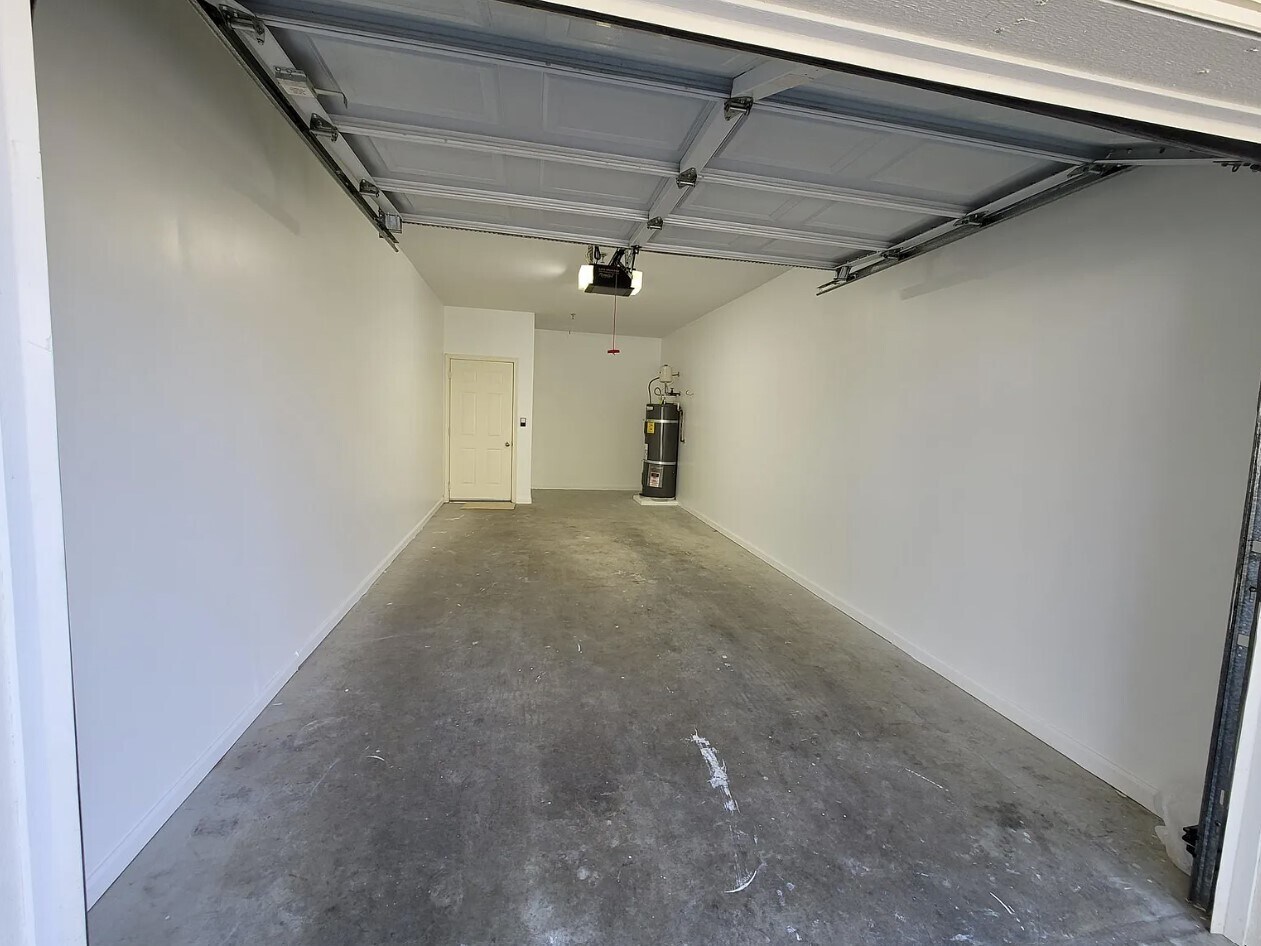 Garage - 1787 Kennedy Pl