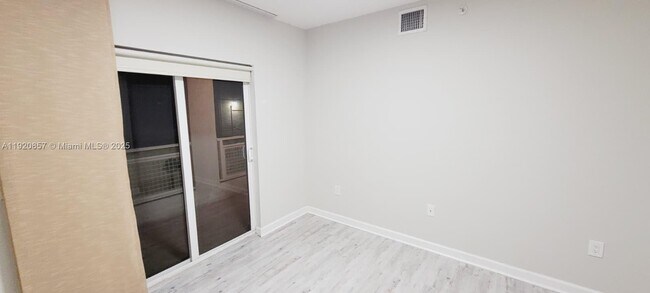 Building Photo - 471 NE 25th St