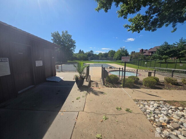 Building Photo - 3612 Bloomingdale Dr