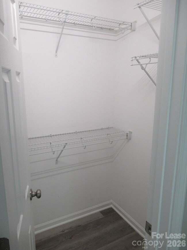 Building Photo - 174 Glen-Gar Dr