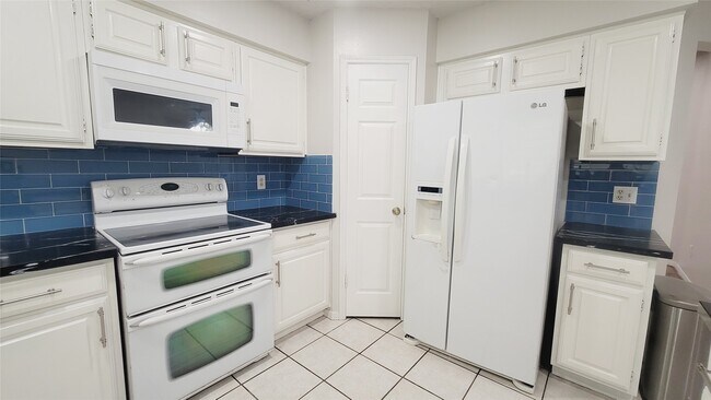 Building Photo - 16002 Maple Acres Ct