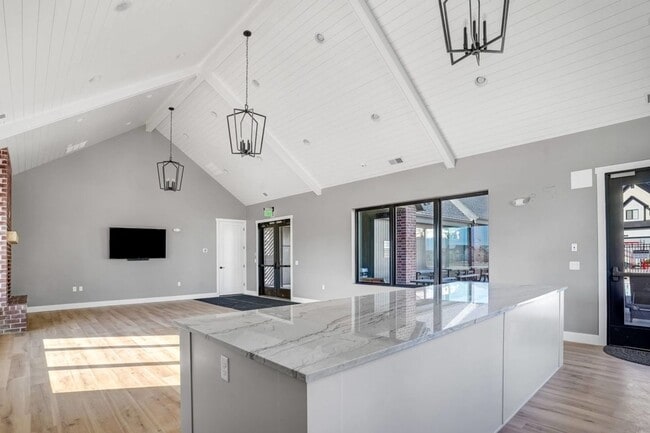 Building Photo - Modern home!