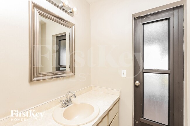 Building Photo - 1343 SE 12th Terrace