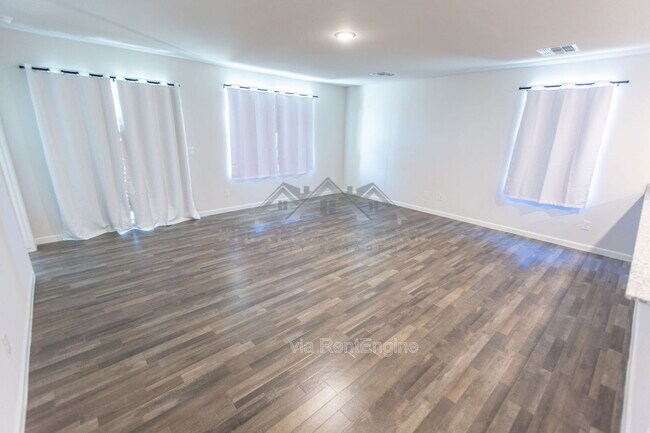 Building Photo - 3510 Mateo Dr