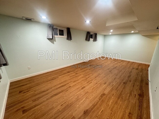 Building Photo - 4733 SE Yamhill St