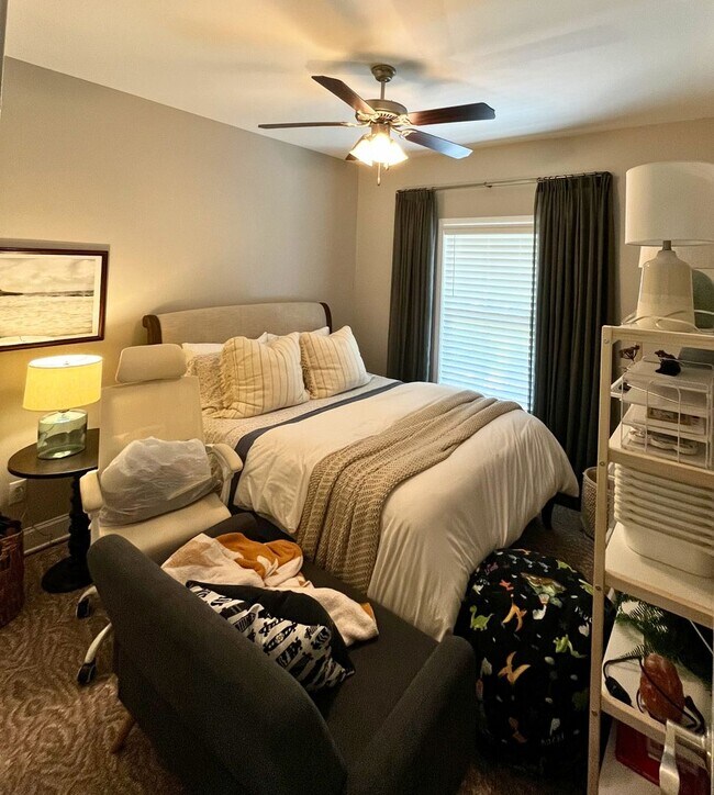 Building Photo - 3/2 with amazing community amenities!