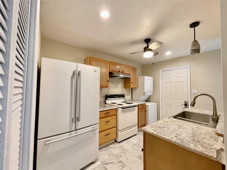 Building Photo - 12206 Northwood Forest Dr