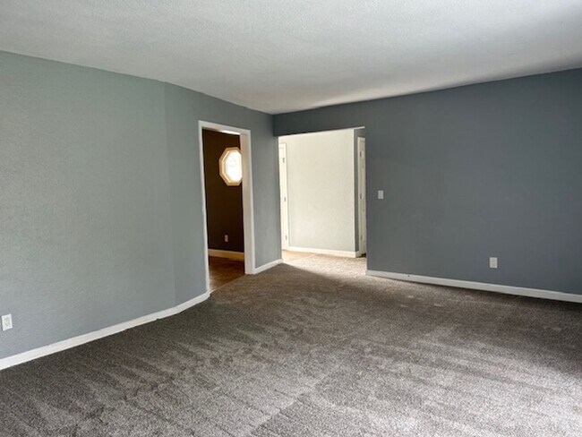 Building Photo - Single Level 3 Bedroom 2 Bath House in Rohnert Park