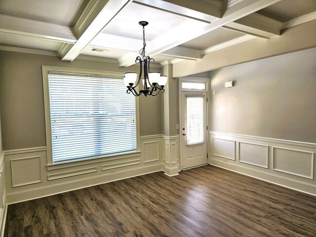 Building Photo - 5 Bedroom / 4 Bath Single Family Home