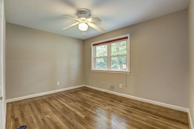 Building Photo - 3 Bed 2 Bath - Silver Spring Rambler - Upd...