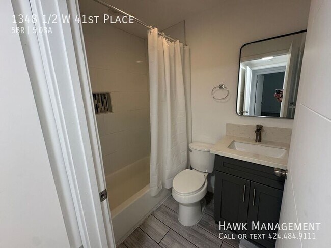 Building Photo - 1348 1/2 W 41st Place-