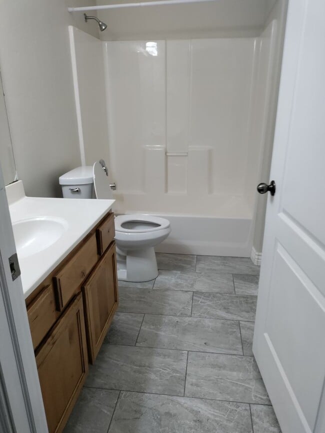 Building Photo - Gorgeous 3 BD, 2BTH Ground Floor Condo For...