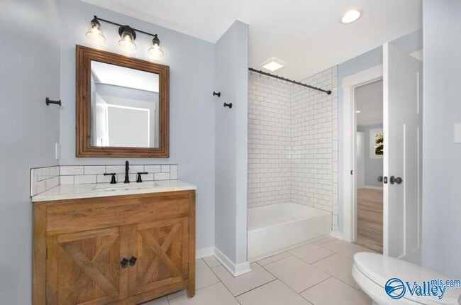 Building Photo - 3904 Cypress Ave SW