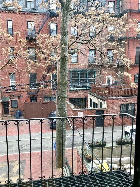 Building Photo - 241 Beacon St