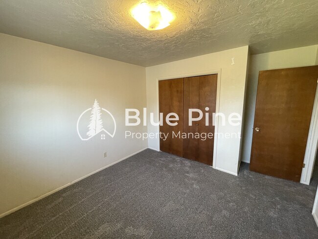 Building Photo - 1489 Mountain View Ln
