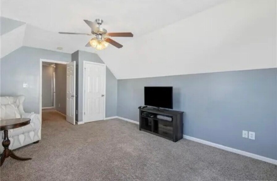 Building Photo - 6010 Pink Dr