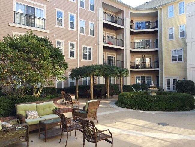 Building Photo - Ghent Condo with Secured Entry and Parking...