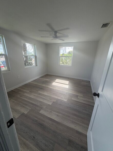 Building Photo - 1302 Clearlake Rd