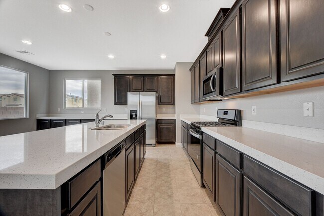 Building Photo - Stylish 3-Bedroom Home with Upgraded Kitch...