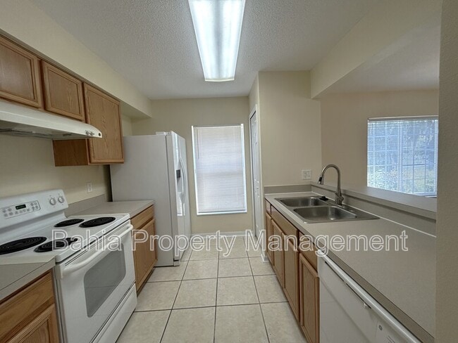 Building Photo - 7326 E Bank Dr