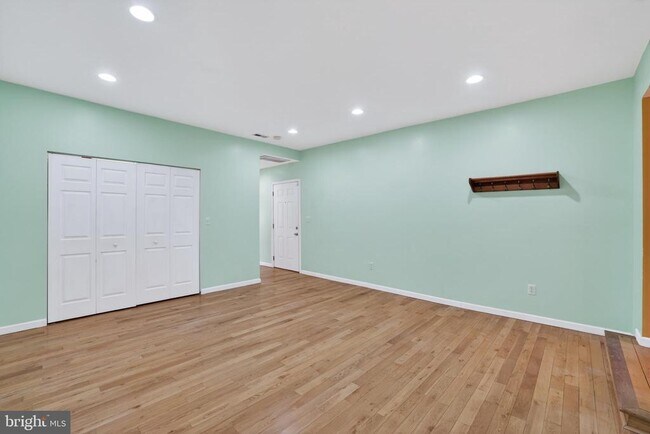 Building Photo - 1227 Meigs Pl NE