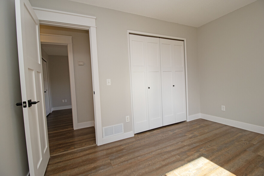 Building Photo - 6082 Kalland Cir NE