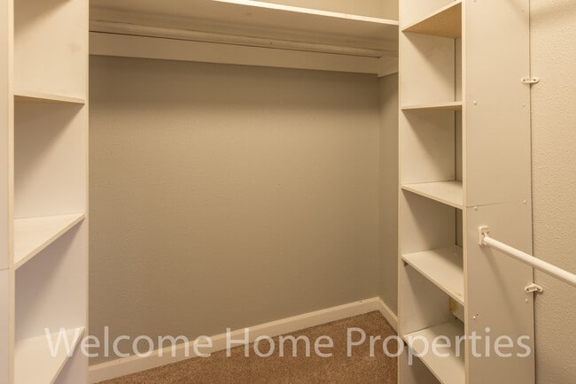 Building Photo - Comfortable home in east Walla Walla