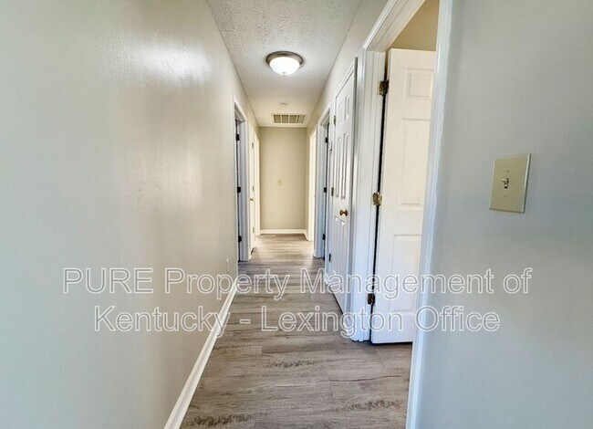 Building Photo - 222 Buffalo Trce