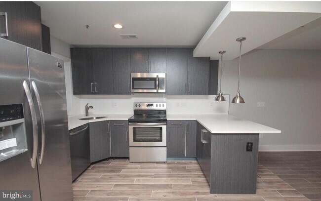 Building Photo - 2562 Frankford Ave