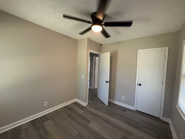 Building Photo - New On the Market!