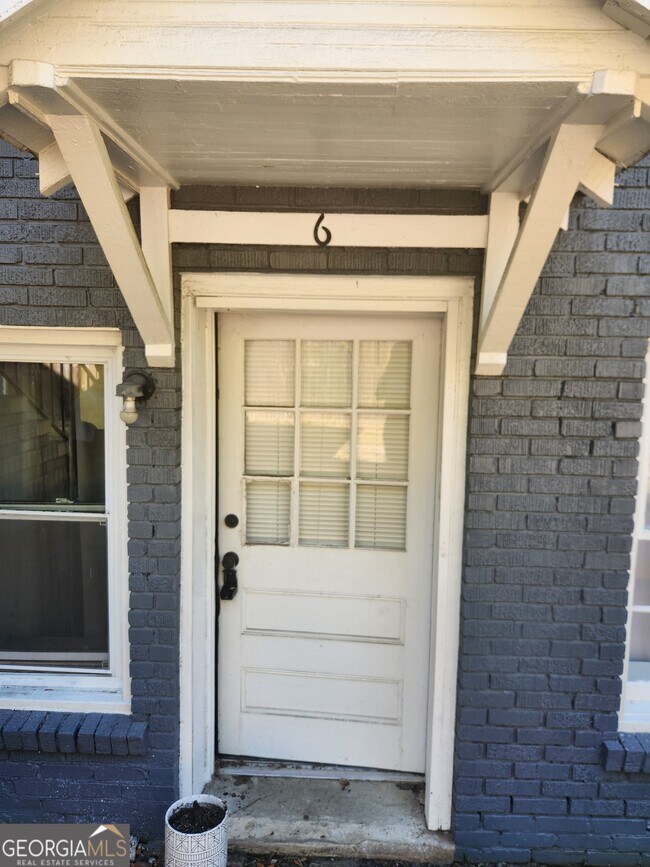 Building Photo - 917 Oakview Ave