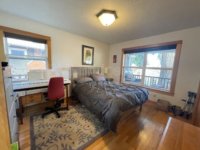 Building Photo - 4834 SE Kelly St