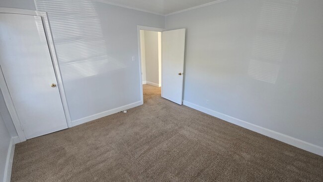 Building Photo - broo3232