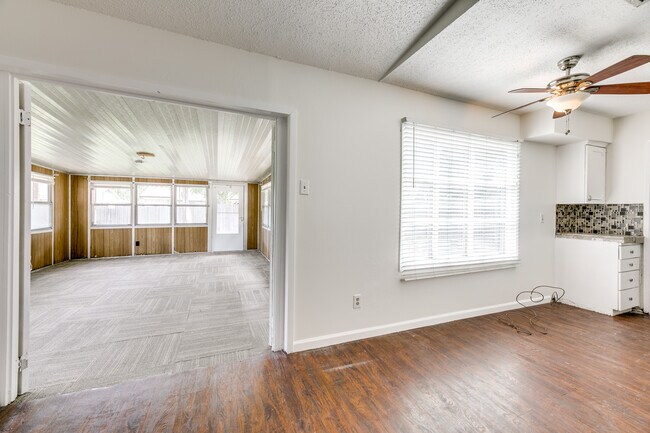 Building Photo - 209 Wake Dr