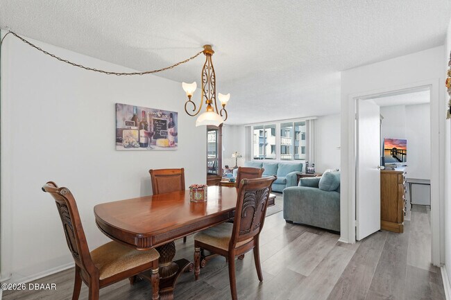 Building Photo - 925 N Halifax Ave