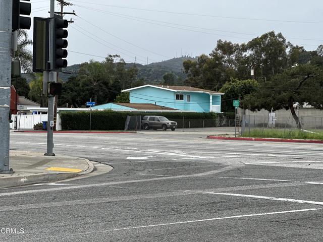 Building Photo - 2143 N Windsor Ave