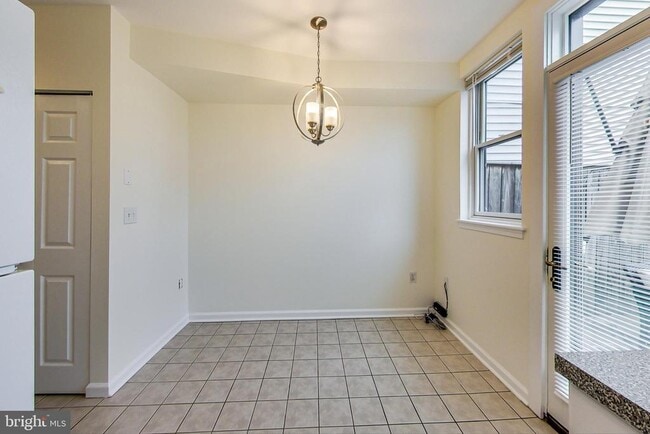 Building Photo - 1749 L St NE