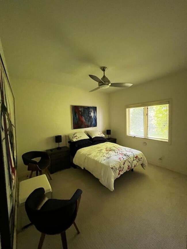Building Photo - Stunning Custom Built Home with ALL Utilit...