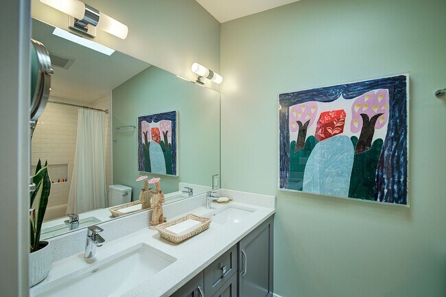 Building Photo - 4Bd/2.5Ba Seattle Home