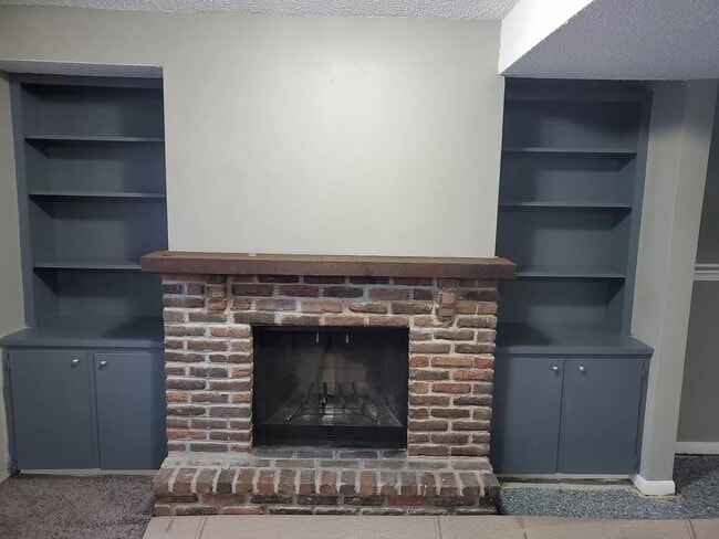 Building Photo - 616 E Hackley Ave