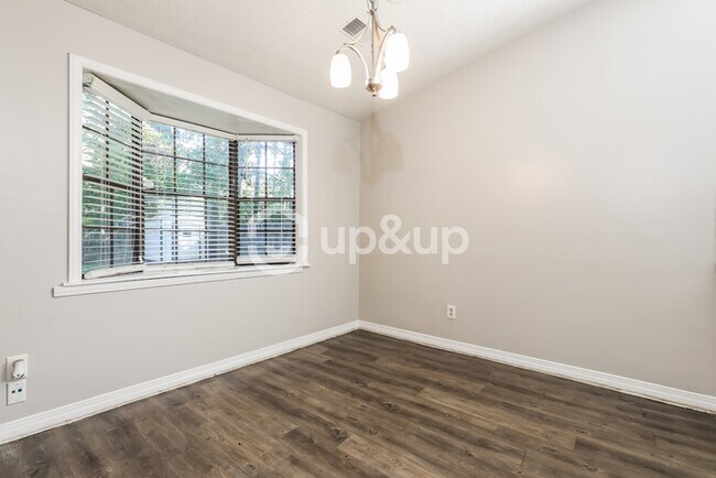 Building Photo - Fantastic 3bd/2ba home! Let yourself in!