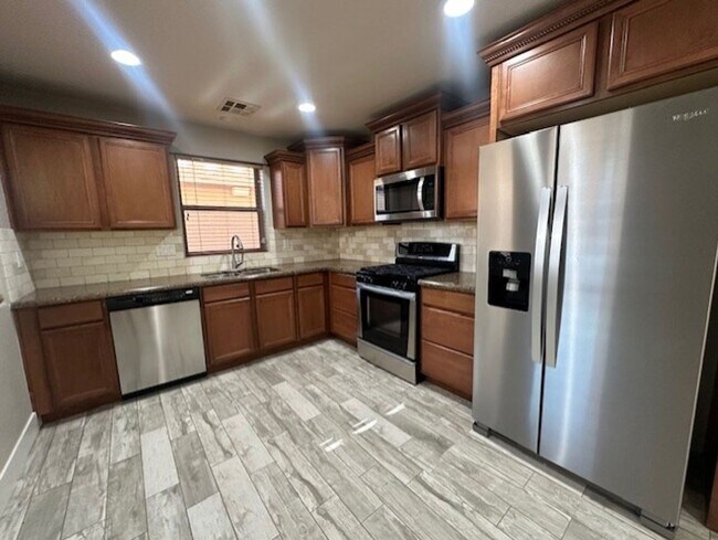 Building Photo - LYONS GATE COMMUNITY, 3PLUS DEN TWO STORY ...