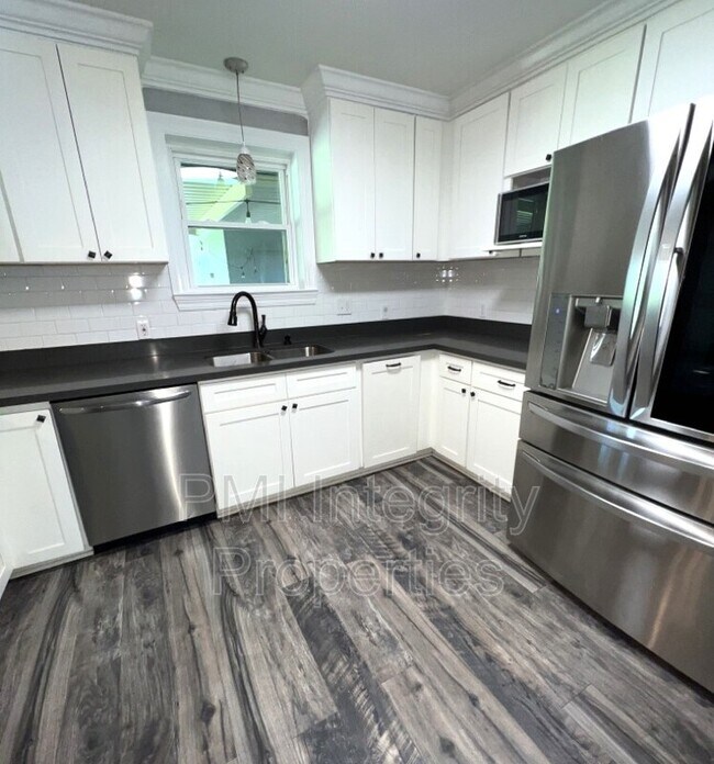 Building Photo - 7993 Greenlea Dr